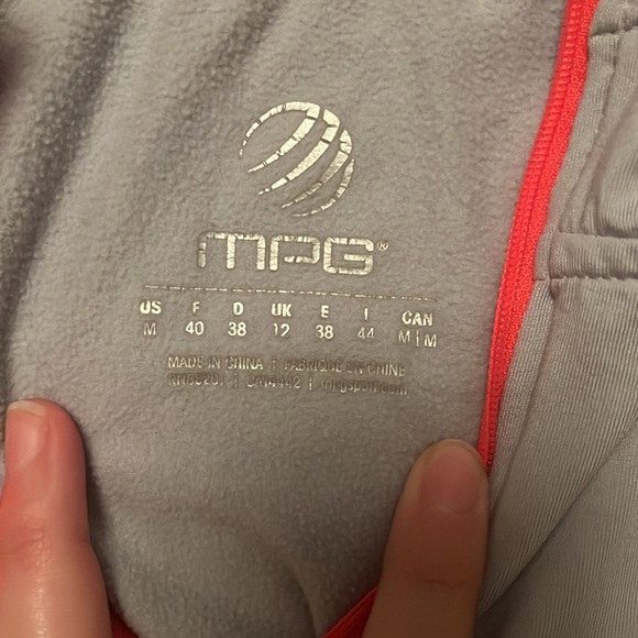 Insulated Running Shirt - Picture 2 of 4